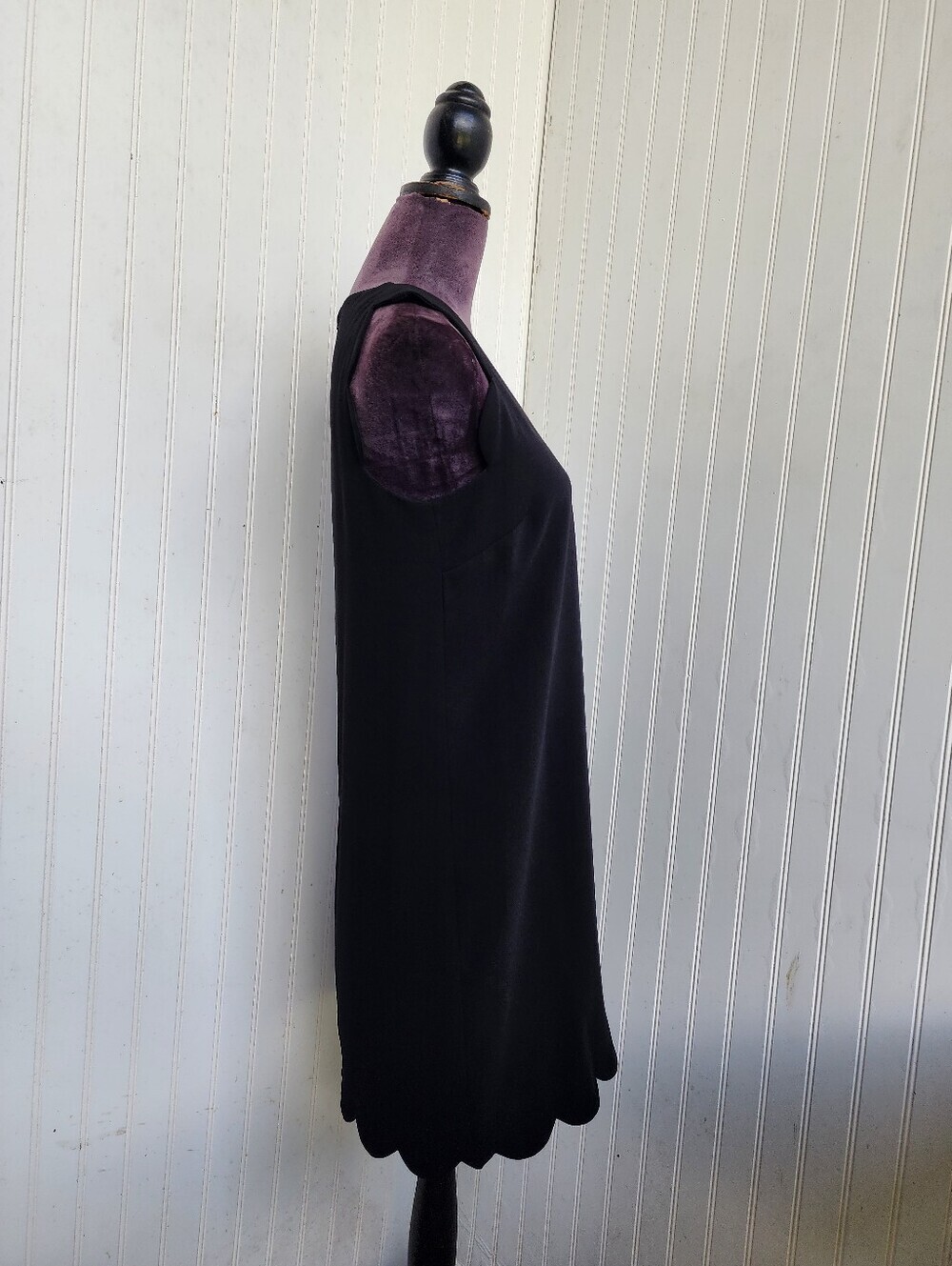 CeCe Women's Sheath Dress Scalloped Hem Lined Black Sleeveless Zip Back Sz 4 - Picture 4 of 11